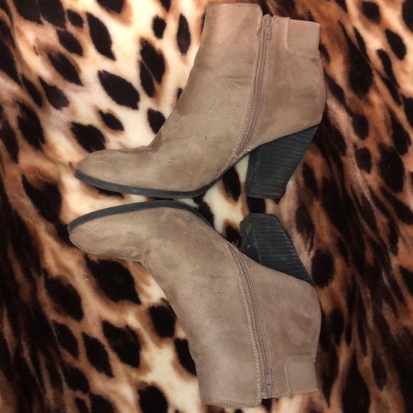 Women’s size 11 suede ankle boots - Picture 3 of 4